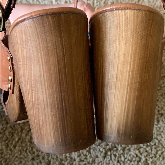 Leather and Wood Kenneth Cole Reaction Heels - Picture 2 of 8